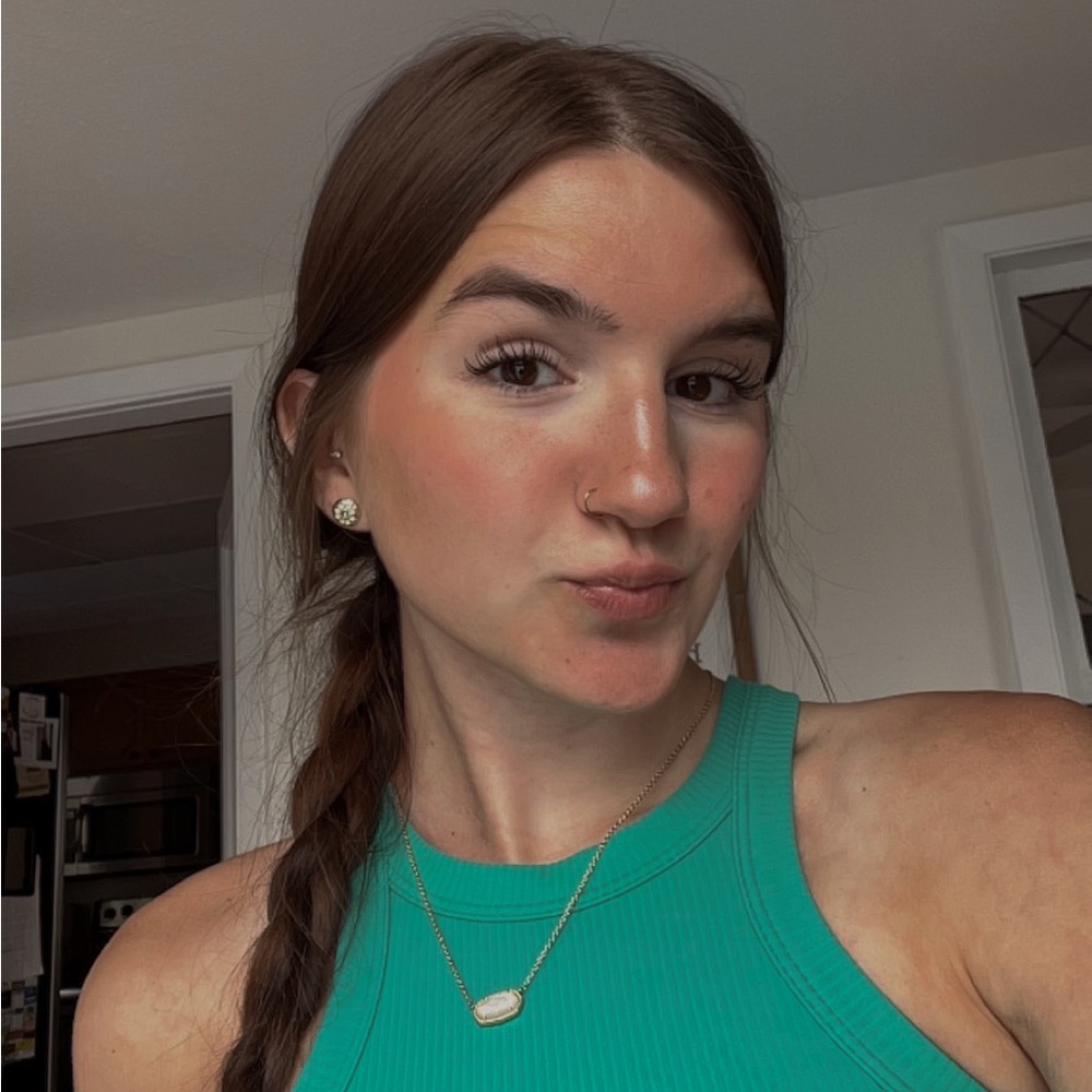 Meet your Posher, Caroline